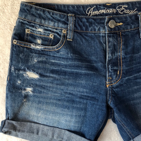 American Eagle Outfitters Blue Medium Wash Distressed Midi Shorts Size 6 - Picture 3 of 14
